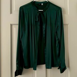 SAKS FIFTH AVENUE signature 100% silk shirt tie closure